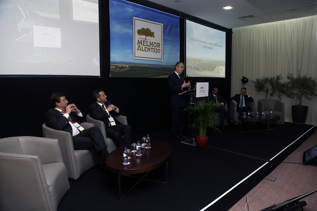 1º Painel do Congresso Melhor Alentejo apresentado por José Ribeiro e Castro