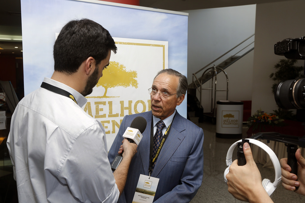 Comendador António Silvestre Ferreira entrevistado por Renato Carrasquinho